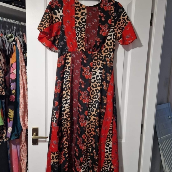 Girl in mind midi dress - Picture 2 of 5